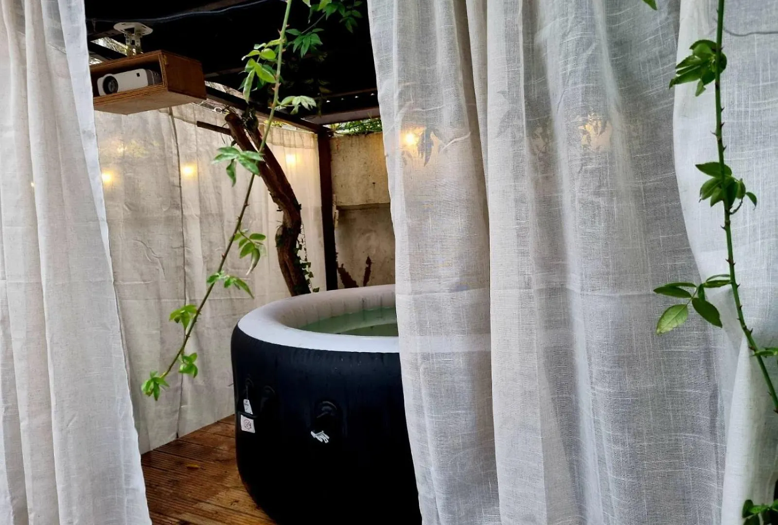 Double Room W/Projector & Garden Hot Tub London Homestay