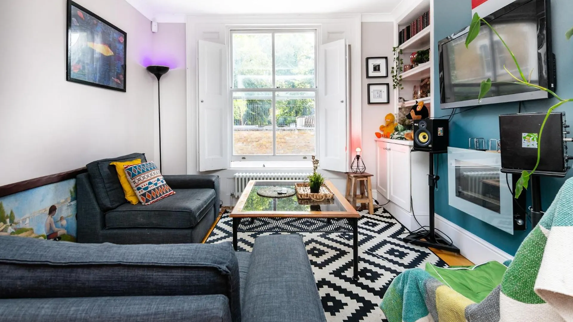 Homestay Double Room W/Projector & Garden Hot Tub London