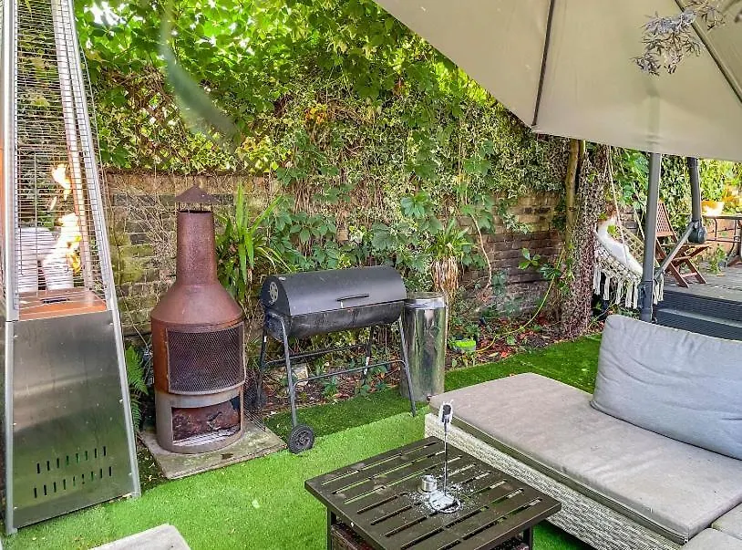Homestay Double Room W/Projector & Garden Hot Tub London United Kingdom