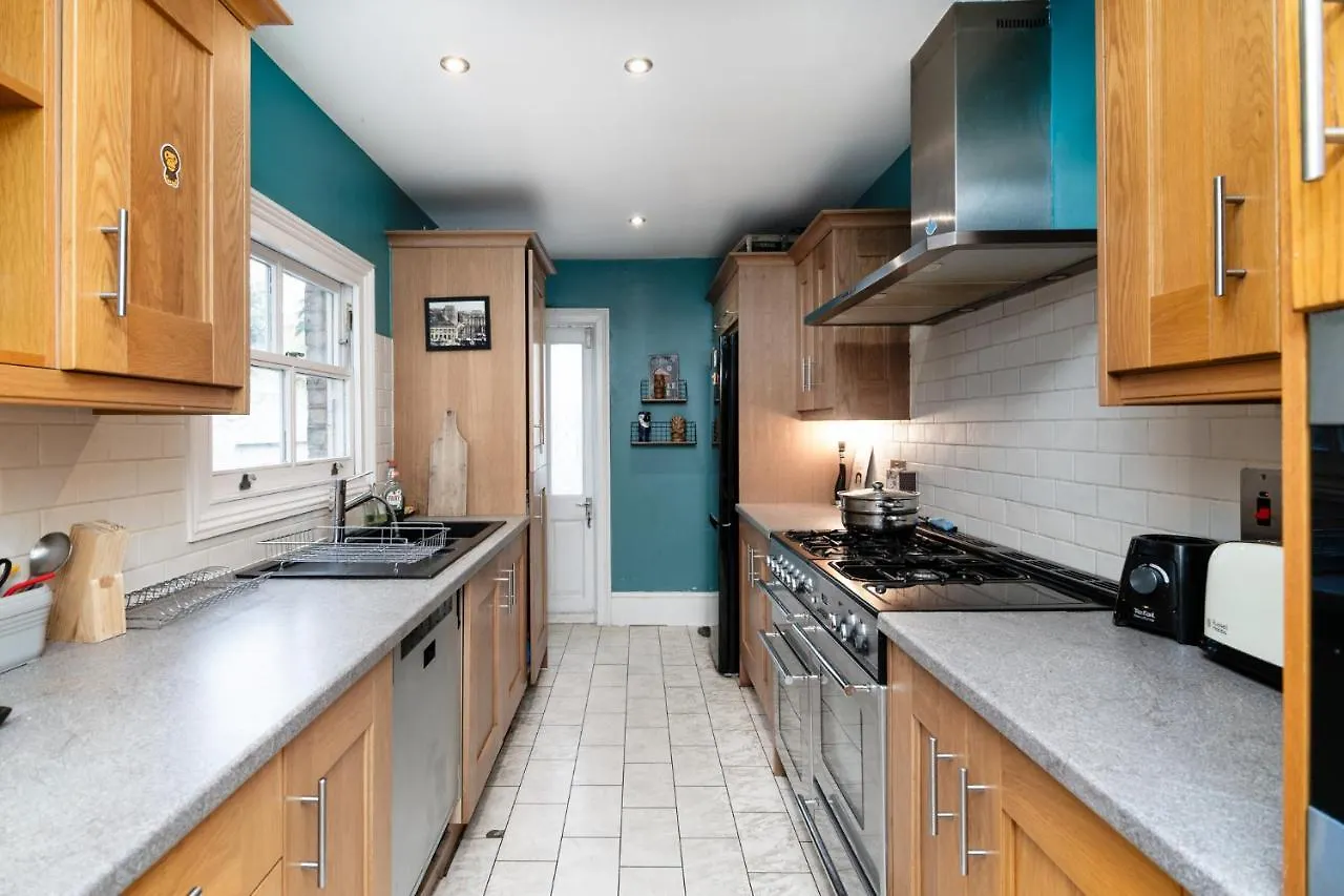 Double Room W/Projector & Garden Hot Tub London Homestay