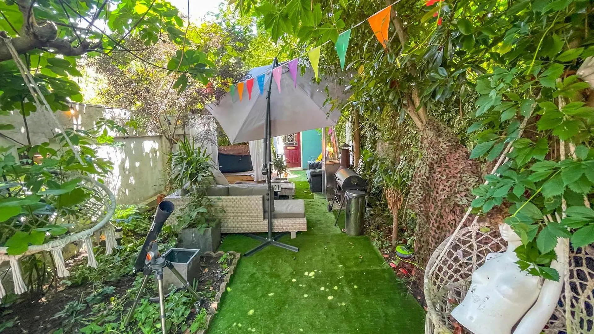 Double Room W/Projector & Garden Hot Tub London 0*,  United Kingdom