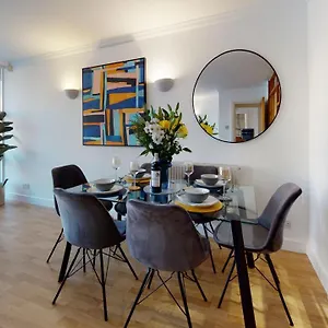 https://docklands-riverside-luxury-apartment-by-delta.brighton-hotels-england.com