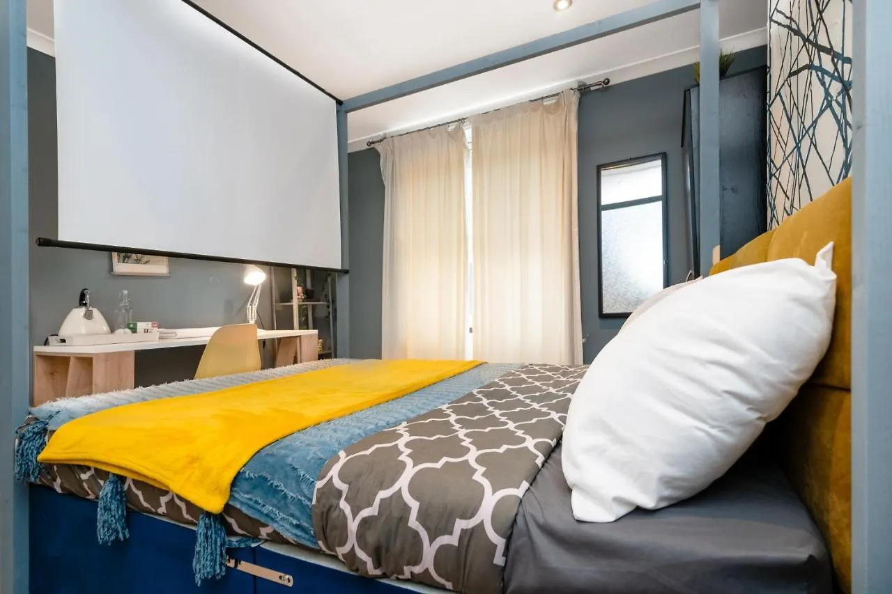 Double Room W/Projector & Garden Hot Tub London