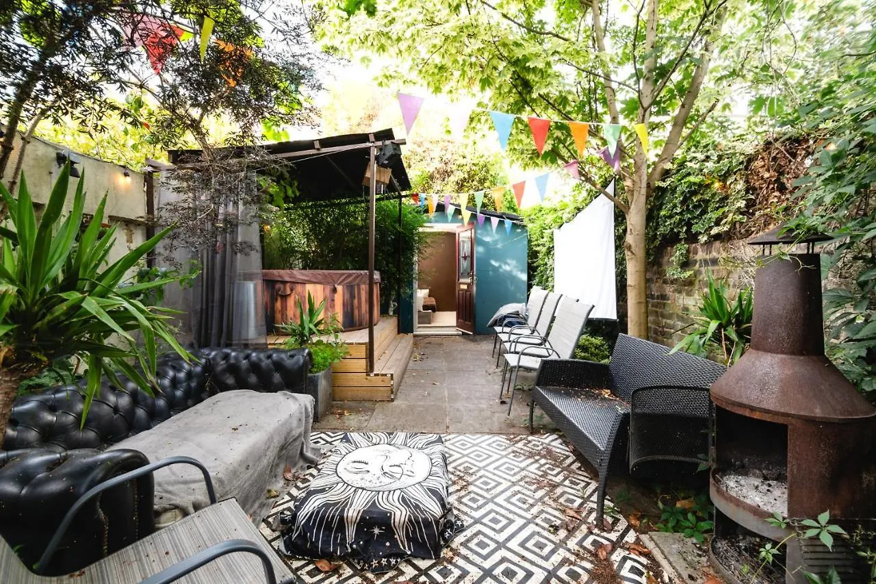 Double Room W/Projector & Garden Hot Tub London Rum i privatbostad