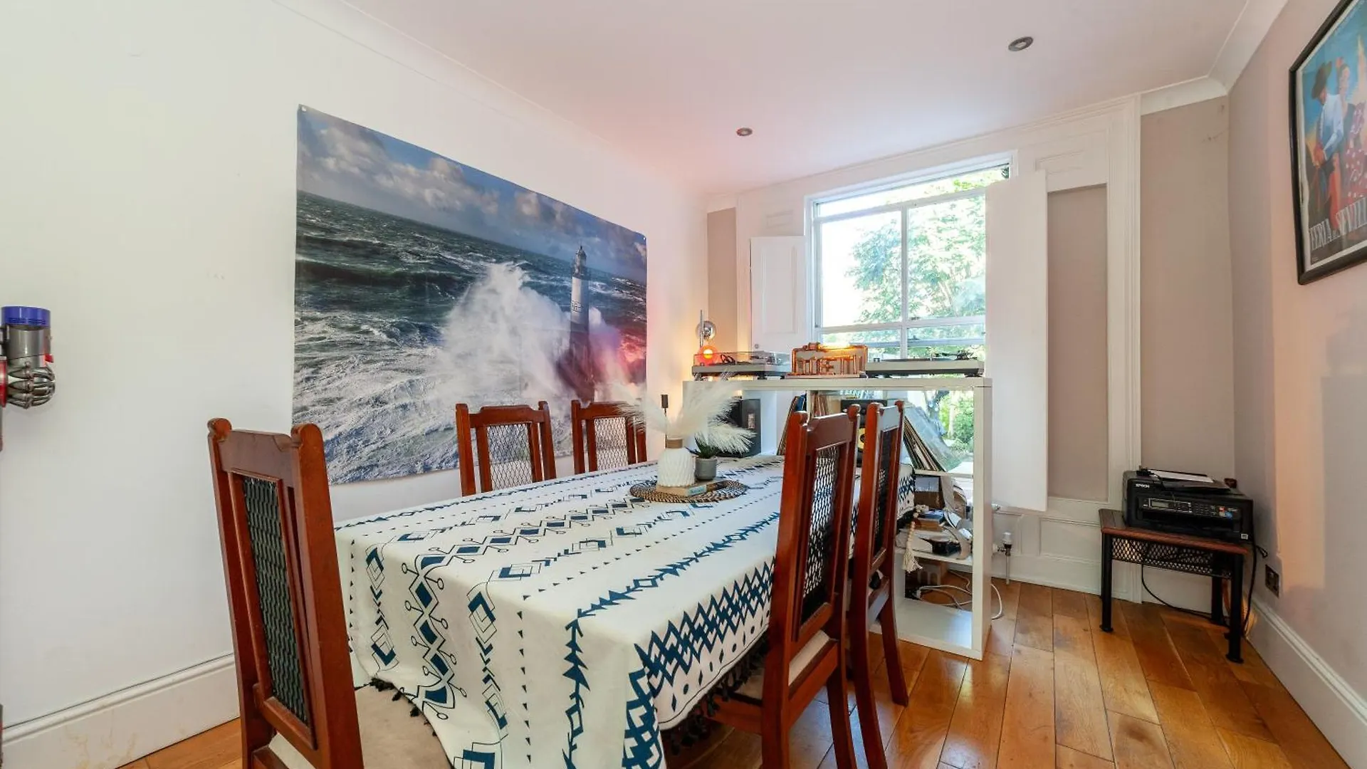 Double Room W/Projector & Garden Hot Tub London